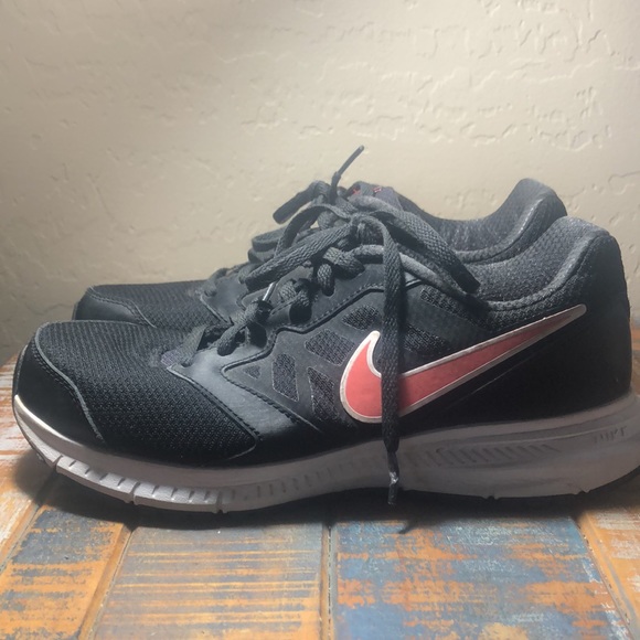 Nike Shoes - Nike Women’s Shoes Size 8